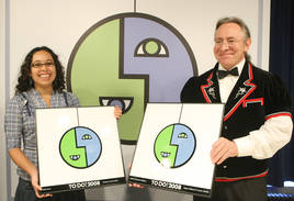 März 2009, Internationale Tourismusbörse Berlin ITB: Vanessa Lima von Rede Tucum und Theo Schnider von der Biosphäre Entlebuch empfangen den TO DO-Preis für sozialverantwortlichen Tourismus des Studienkreises für Tourismus und Entwicklung