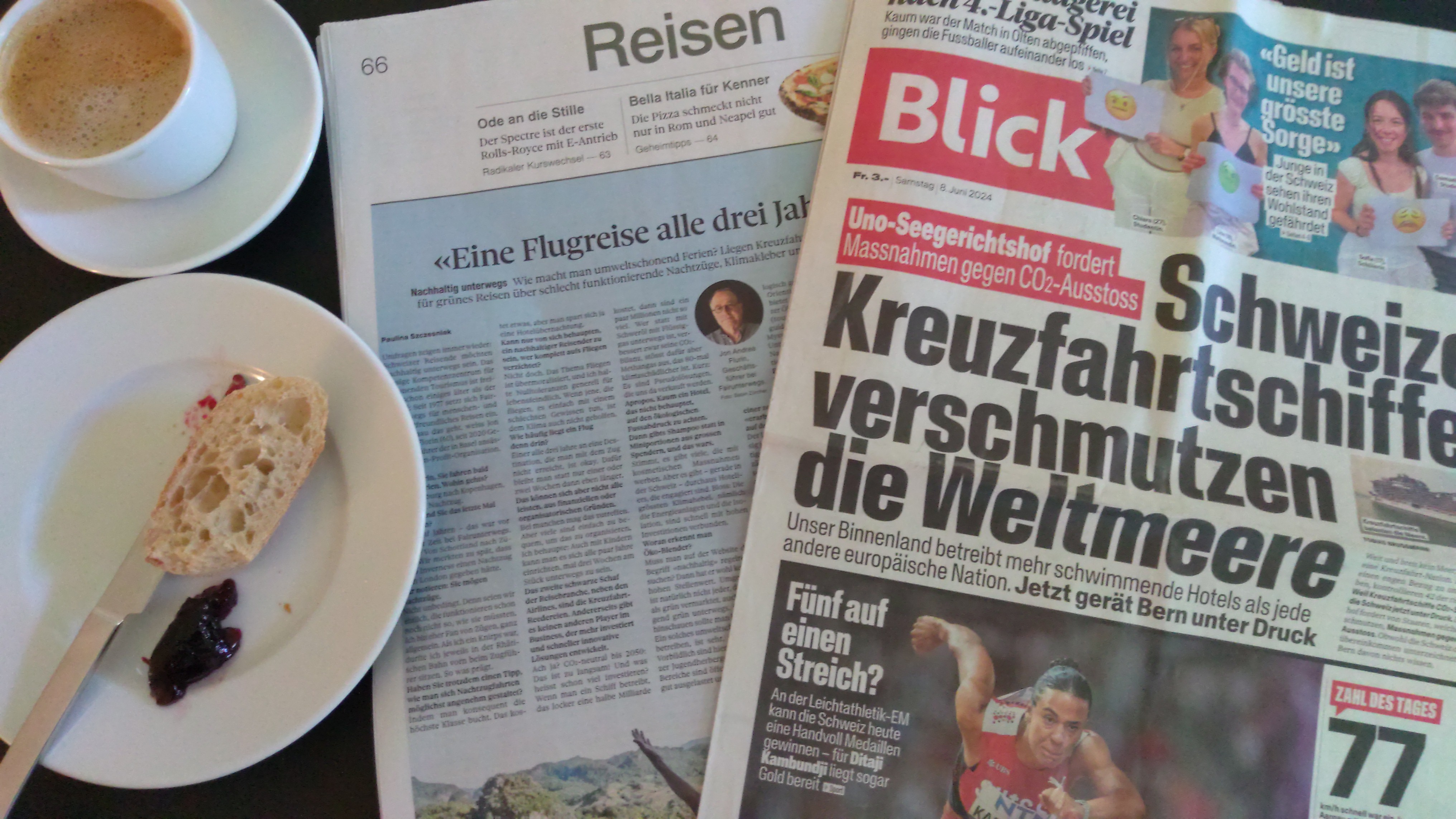 Titelseite des Blick und Bundaufhänger der Sonntags-Zeitung
