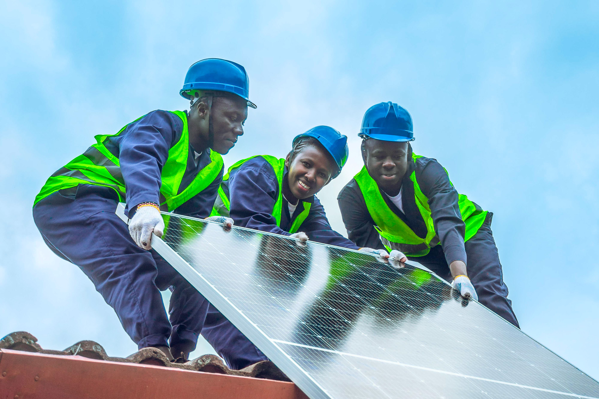 Solarausbildung für Jugendliche eines Jugendheims in Kenia ©Solafrica